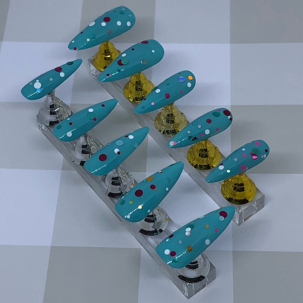 1 Set of Press-On Nails